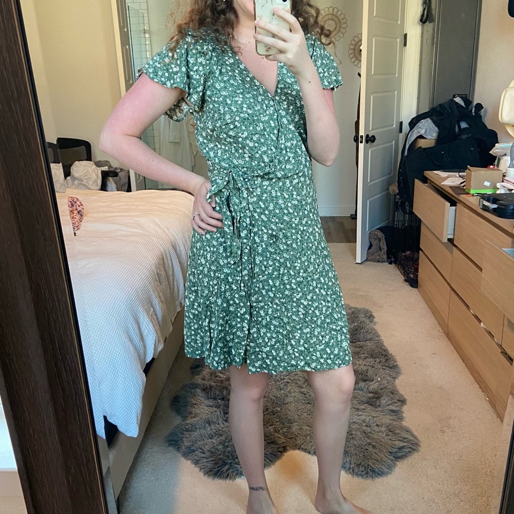 Universal thread green floral wrap dress with pockets, mini dress, size small